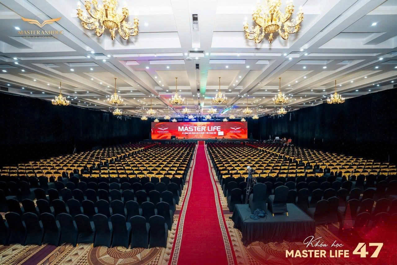 Tiệc tất niên cuối năm không chỉ là một buổi liên hoan nội bộ mà còn là dịp để doanh nghiệp tri ân nhân viên, kết nối đội ngũ và lan tỏa văn hóa công ty.
