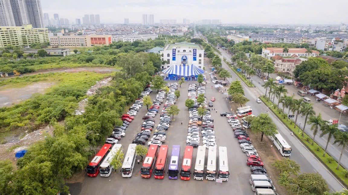 Bãi đỗ xe ô tô không giới hạn ngay mặt đường Lê Trọng Tấn
