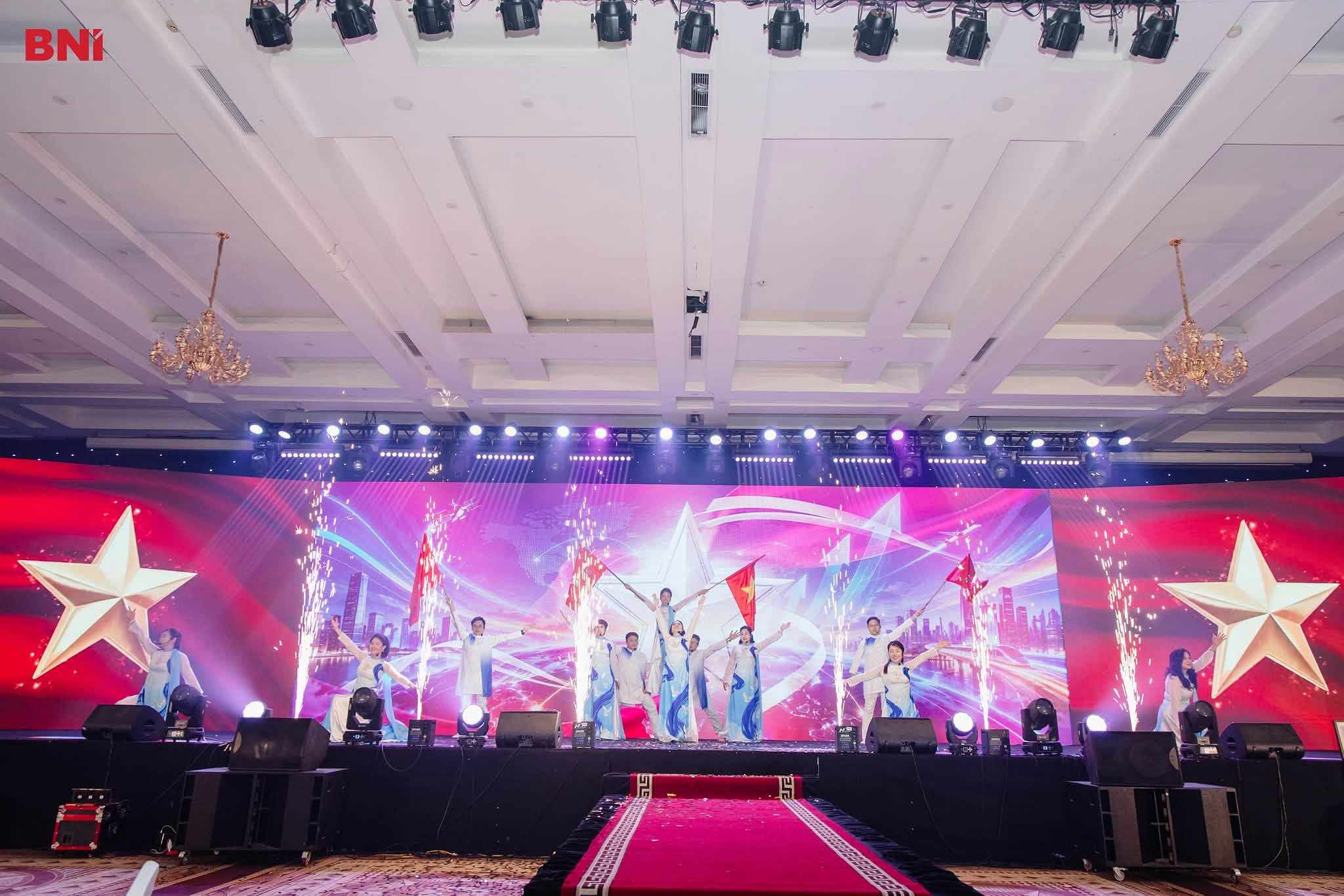 Louis Palace được trang bị hệ thống âm thanh, ánh sáng và màn hình LED đồng bộ, đáp ứng nhu cầu khách hàng