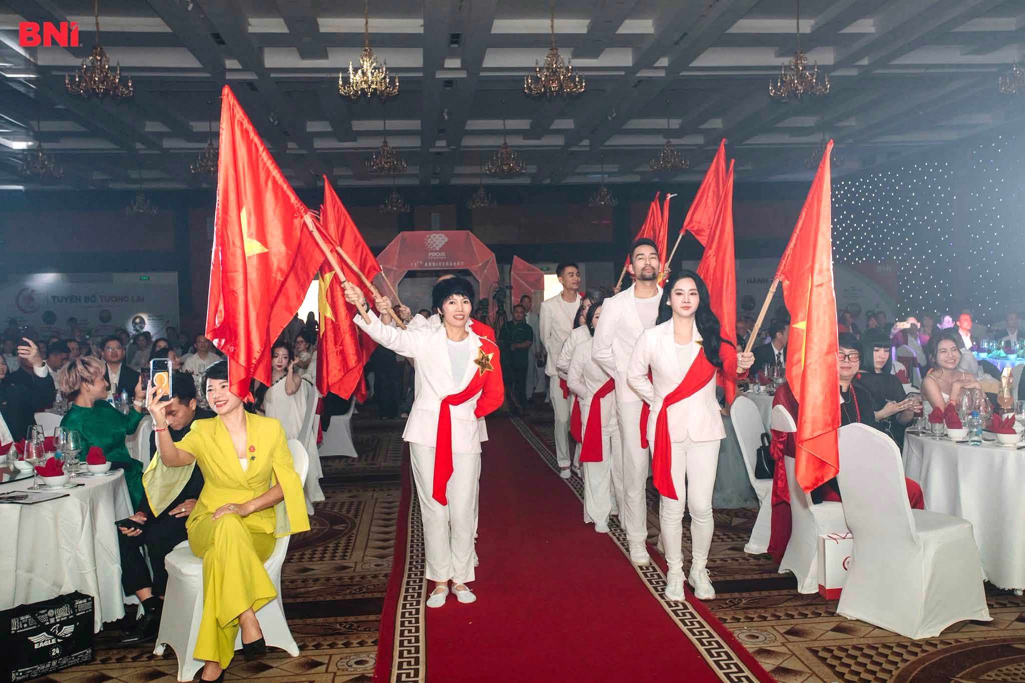 Sảnh tiệc Louis Palace phù hợp với các buổi Year End Party quy mô lớn 