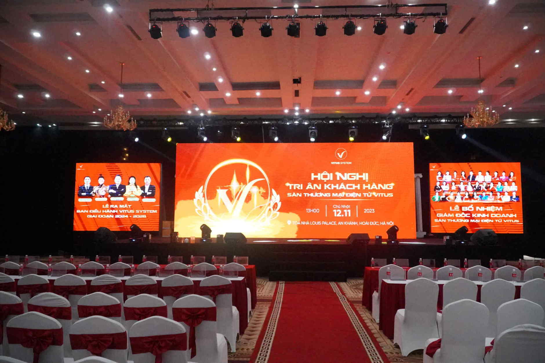 Hội trường với sân khấu được setup công phu