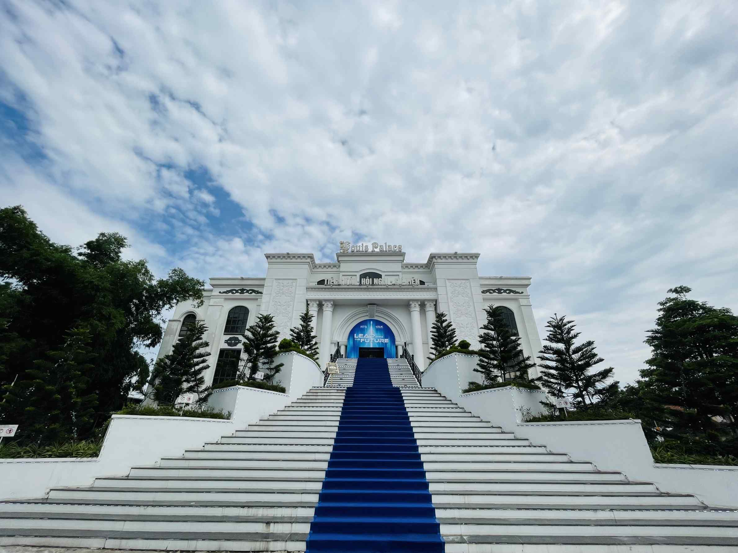 Trung tâm sự kiện, tiệc cưới Louis Palace