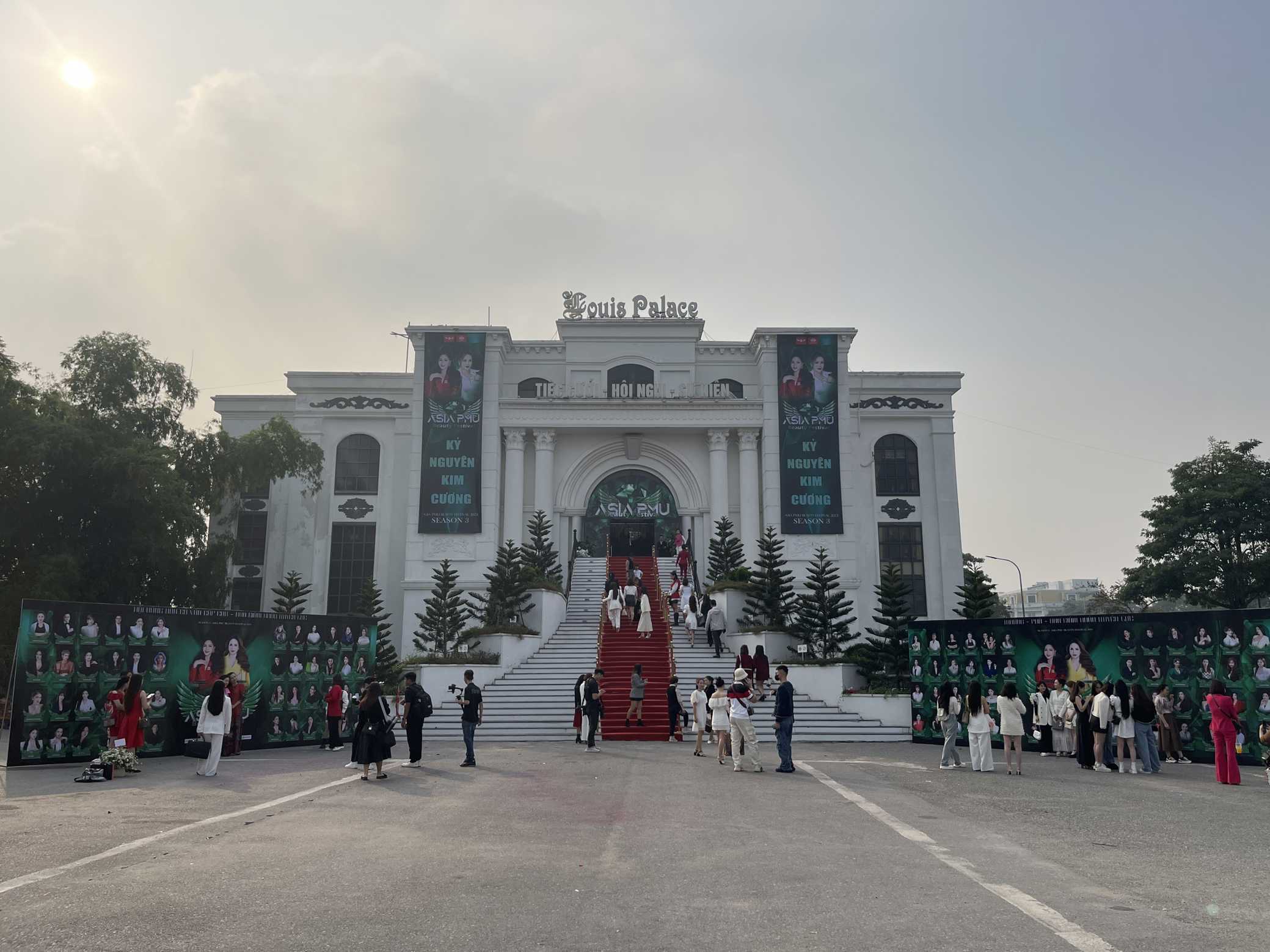 Louis Palace có vị trí thuận tiện, dễ dàng kết nối với các khu vực phía tây Hà Nội