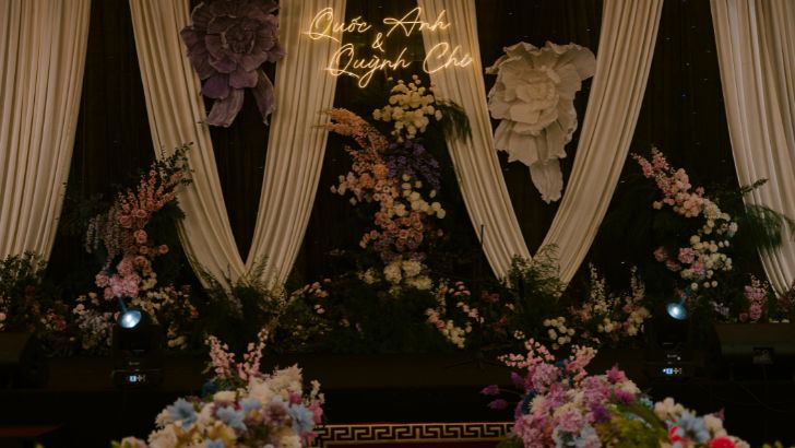 decor san khau tiec cuoi